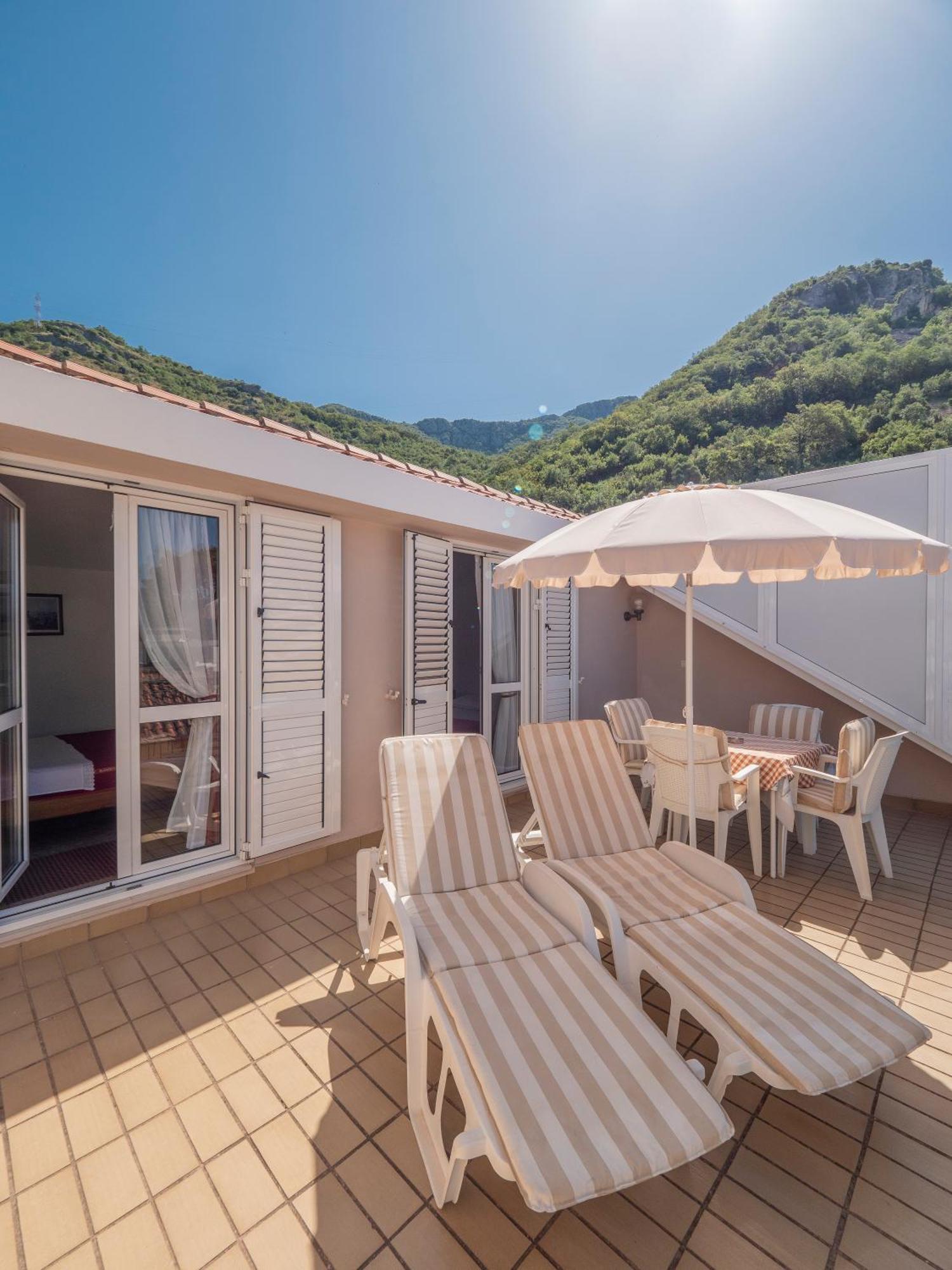 Apartments Marina Sveti Stefan Esterno foto